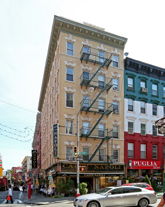 130 Mulberry St in New York, NY - Building Photo