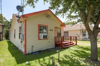 2312 Carolina Ave in Baytown, TX - Building Photo - Building Photo