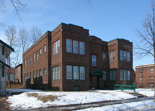 2200 Harriet Ave in Minneapolis, MN - Building Photo - Building Photo