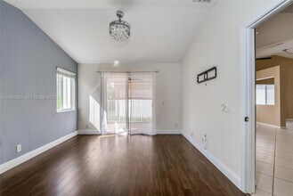 1046 Golden Cane Dr in Weston, FL - Building Photo - Building Photo