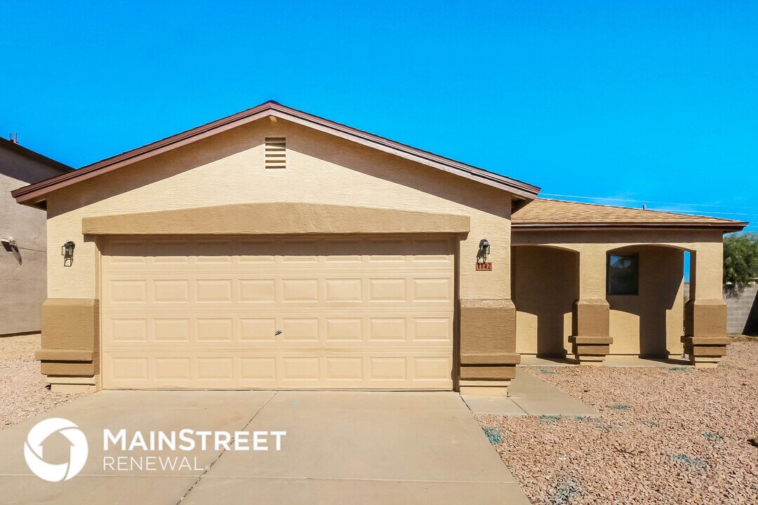 1142 E Silversmith Trail in San Tan Valley, AZ - Building Photo