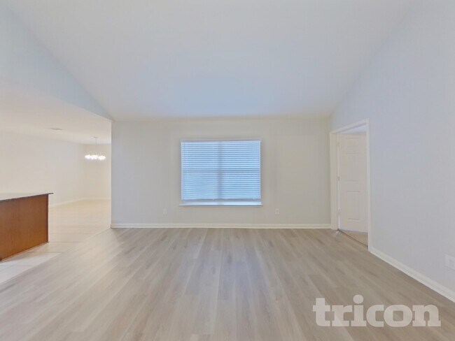 111 Drover Ridge Rd in Newark, TX - Foto de edificio - Building Photo