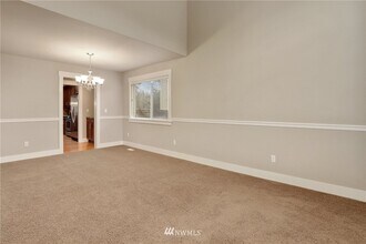 31045 2nd Pl SW in Federal Way, WA - Foto de edificio - Building Photo