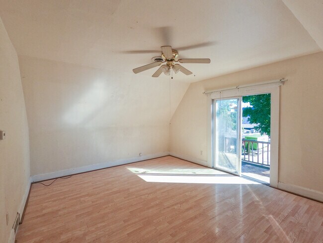 1324 W Holt Ave, Unit 1324A Upper in Milwaukee, WI - Foto de edificio - Building Photo