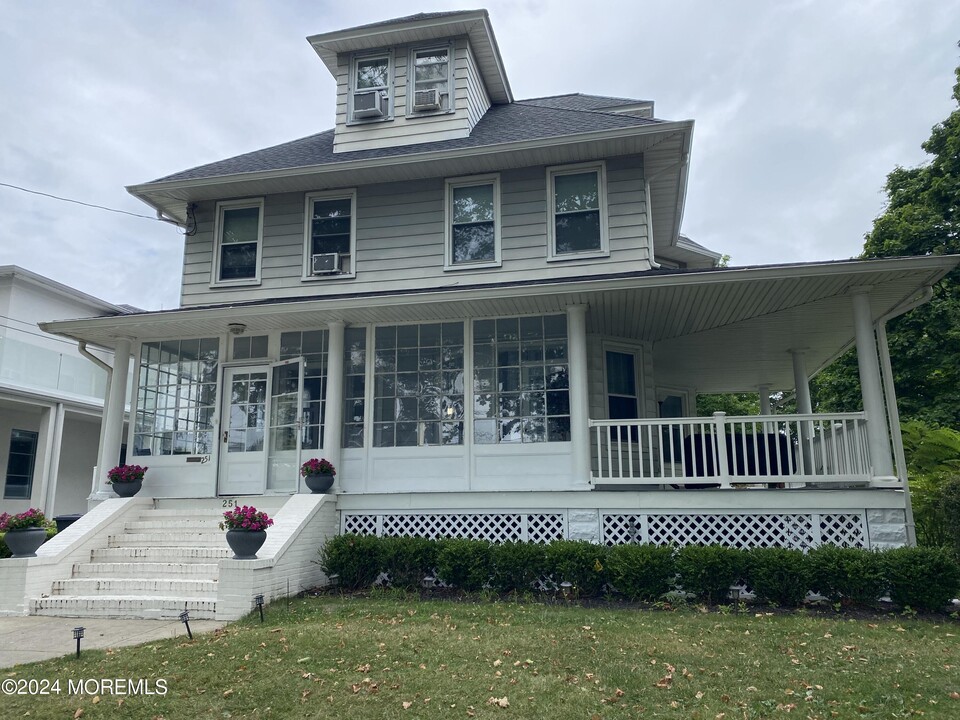 251 Albert Pl in Long Branch, NJ - Foto de edificio