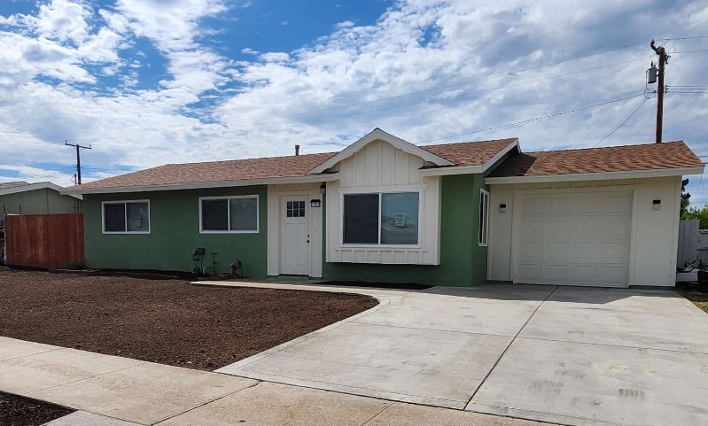 1327 Berkeley Dr in Redlands, CA - Building Photo