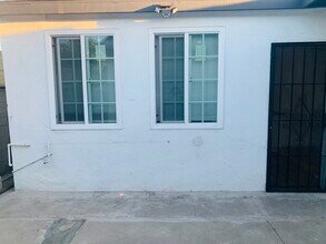11622 S Hoover St, Unit 11622 S. Hoover in Los Angeles, CA - Building Photo - Building Photo