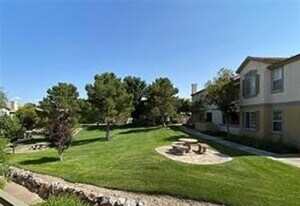 10225 King Henry Ave in Las Vegas, NV - Building Photo