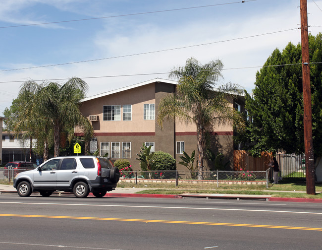 8306 Lindley Ave in Northridge, CA - Building Photo - Building Photo