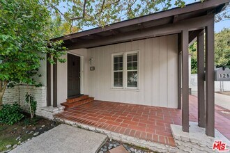 125 Evergreen St in Burbank, CA - Building Photo - Building Photo