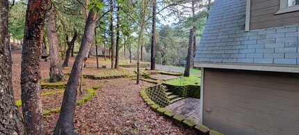 3033 Granite Hill Rd in Grants Pass, OR - Building Photo - Building Photo