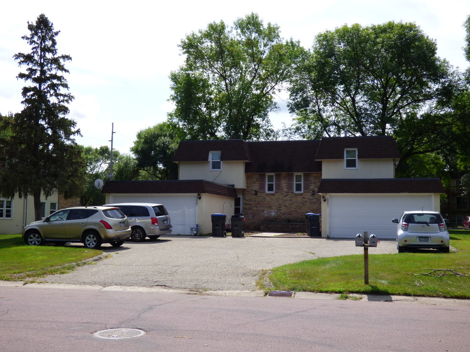 2117 Marwood Dr in Mankato, MN - Building Photo