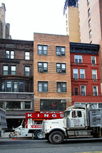 240 W 72nd St in New York, NY - Building Photo - Building Photo