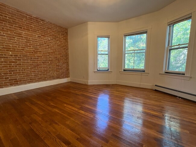 248 Brookline St, Unit 3 in Cambridge, MA - Building Photo - Building Photo