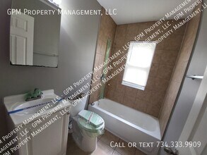 28911 Powers St in Westland, MI - Building Photo - Building Photo