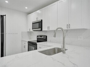 10051 Winding Lake Rd in Sunrise, FL - Building Photo - Building Photo