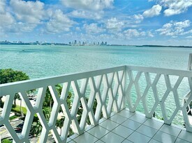 1430 Brickell Bay Dr in Miami, FL - Building Photo