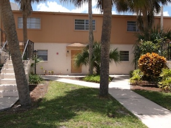 Lantern Village Apartments in Melbourne, FL - Building Photo