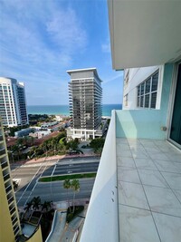 5838 Collins Ave, Unit 14D in Miami Beach, FL - Building Photo - Building Photo