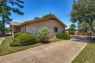 974 Harber Ave in Grapevine, TX - Building Photo - Building Photo