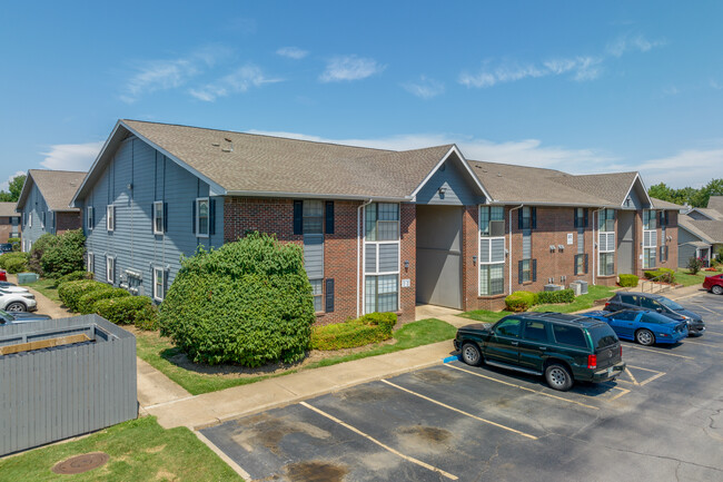 The Greens Of Bedford in Tulsa, OK - Foto de edificio - Building Photo