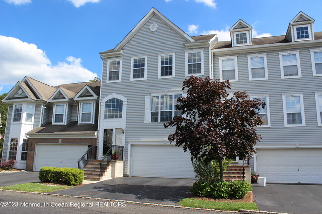 318 Bernard Dr in Morganville, NJ - Building Photo - Building Photo