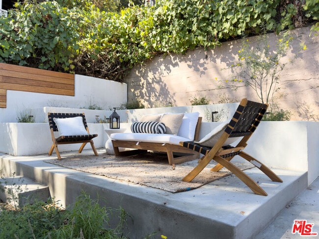 2220 1/2 Aaron St in Los Angeles, CA - Building Photo - Building Photo