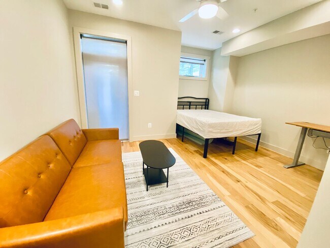 527 Longfellow St NW, Unit 1 in Washington, DC - Building Photo - Building Photo