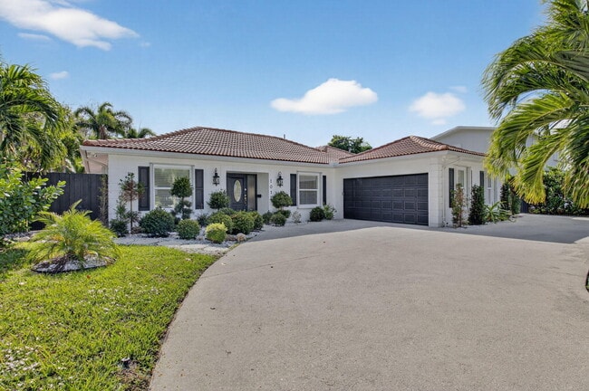 1012 W Camino Real in Boca Raton, FL - Building Photo - Building Photo