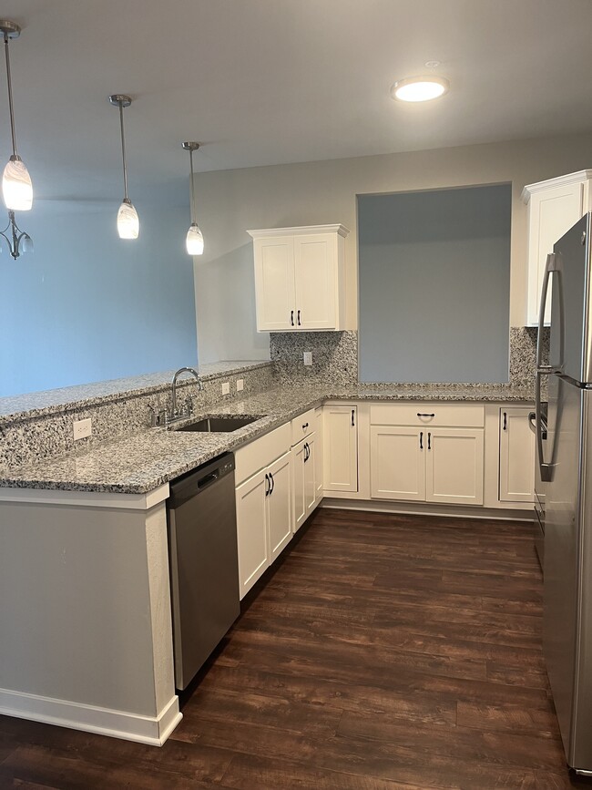 Knollwood Legacy Apartments in Franklin, WI - Building Photo - Building Photo