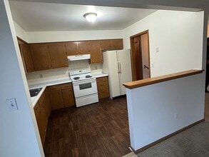 1910 Valleyhigh Dr NW, Unit 1910 in Rochester, MN - Building Photo - Building Photo