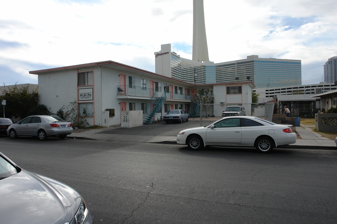 New York Place Apartments in Las Vegas, NV - Building Photo