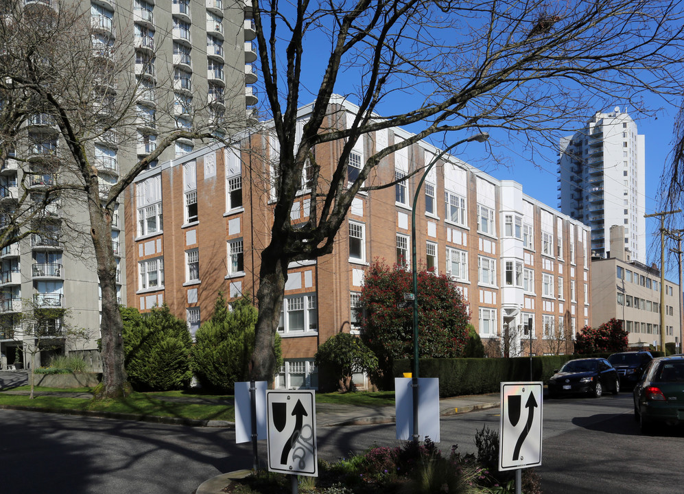 Parklane Apartments in Vancouver, BC - Building Photo