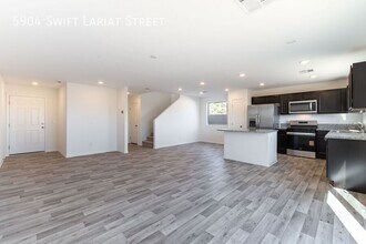 5904 Swift Lariat St in Las Vegas, NV - Building Photo - Building Photo