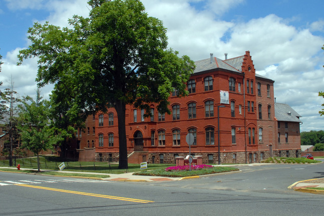 Clare Court in Bordentown, NJ - Building Photo - Building Photo