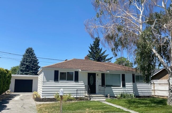 property at 23 H St SE
