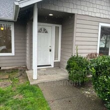 1223 SW Sun Glo Dr in Grants Pass, OR - Building Photo - Building Photo