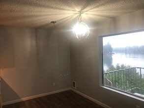 924 Shorewood Dr in Bremerton, WA - Building Photo - Building Photo