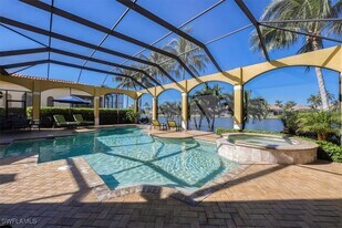 8535 Bellagio Dr in Naples, FL - Building Photo