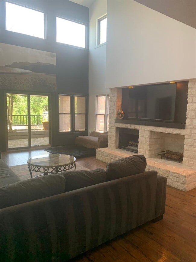 103 Birdie Dr in The Hills, TX - Building Photo - Building Photo