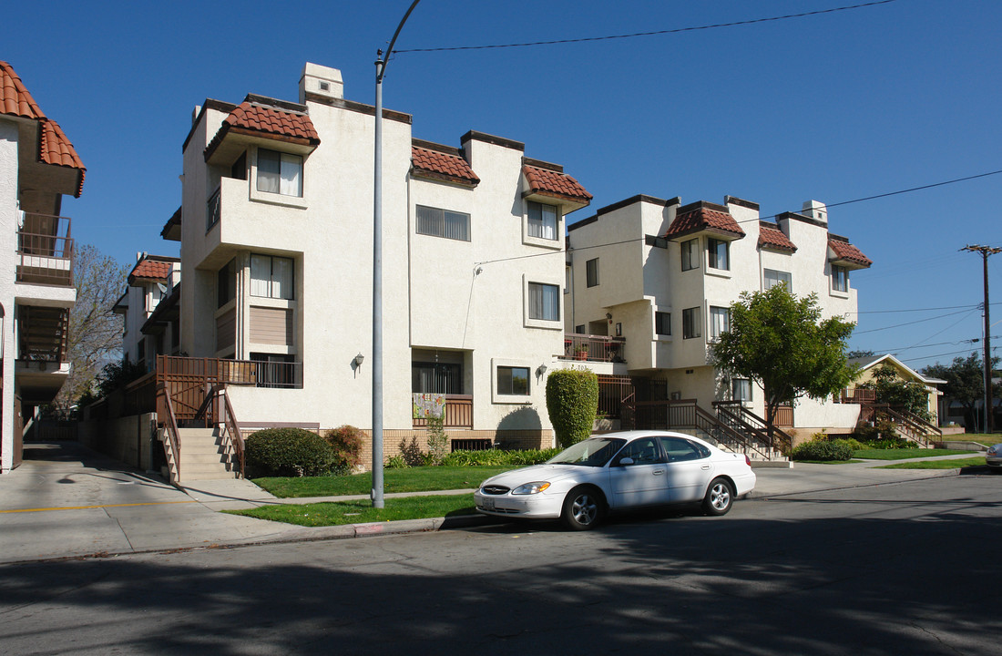 703 E Chestnut St in Glendale, CA - Building Photo