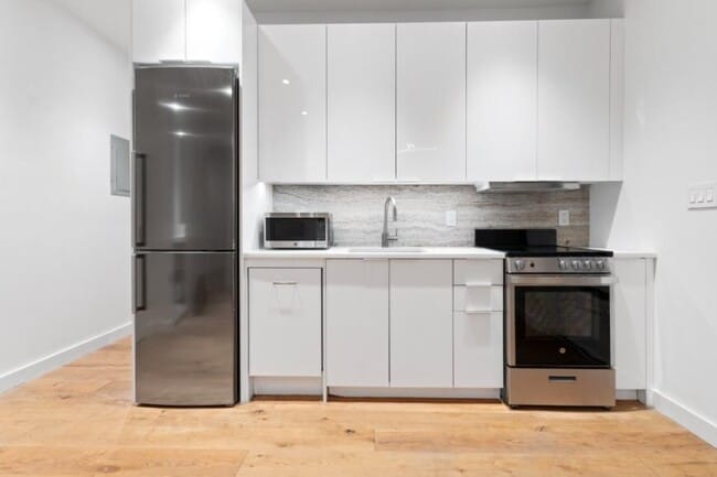 503 W 22nd St in New York, NY - Building Photo - Building Photo