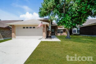 7947 Flower Trail in San Antonio, TX - Building Photo