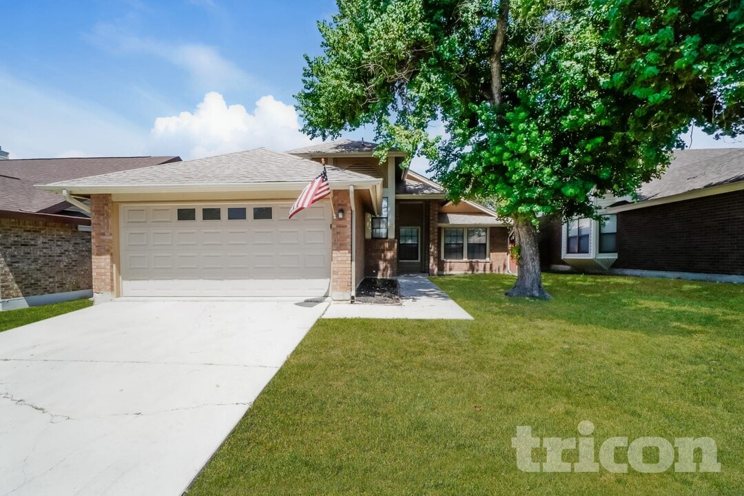 7947 Flower Trail in San Antonio, TX - Building Photo