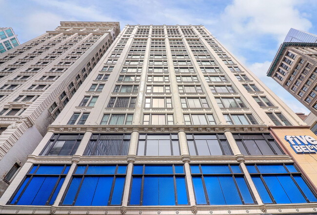 8 W Monroe St in Chicago, IL - Building Photo - Building Photo