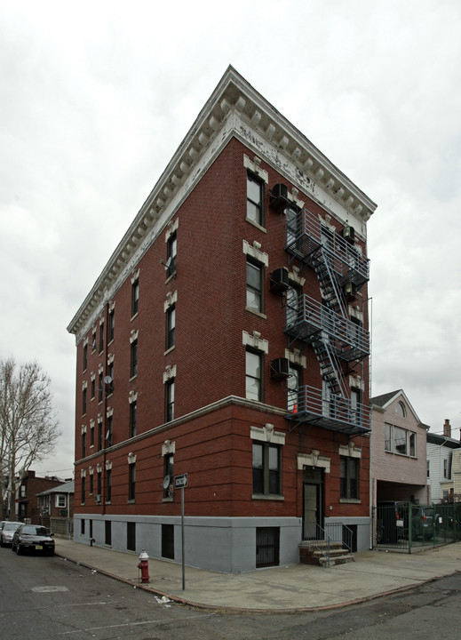 61 Concord St in Jersey City, NJ - Building Photo