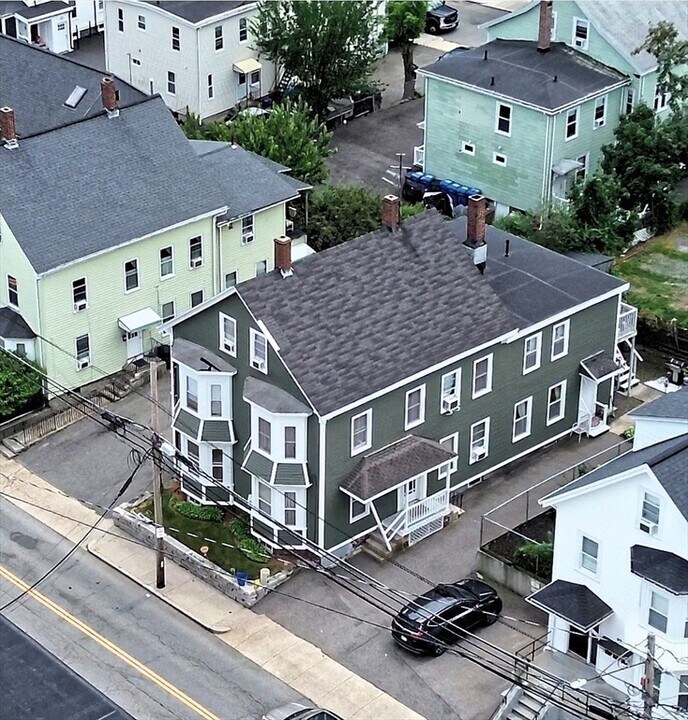 105 Pine St in Waltham, MA - Building Photo