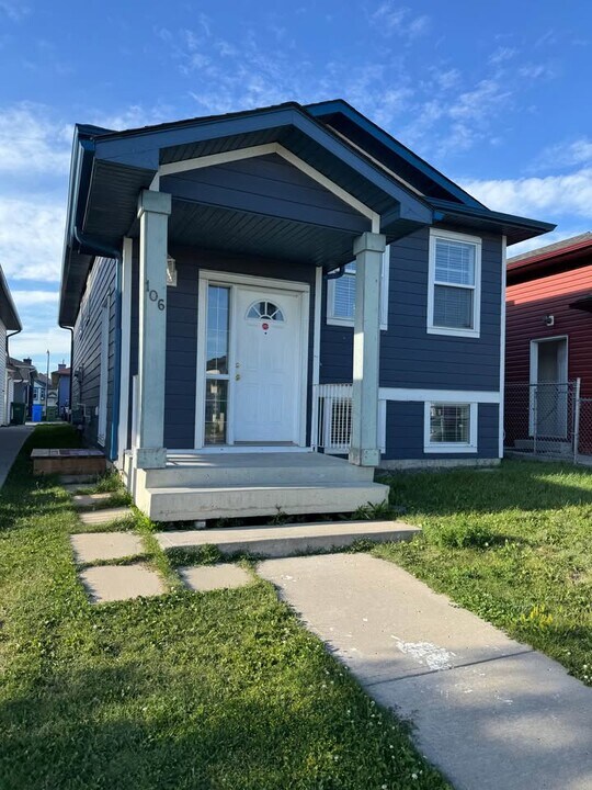 106 Taravista Dr NE in Calgary, AB - Building Photo