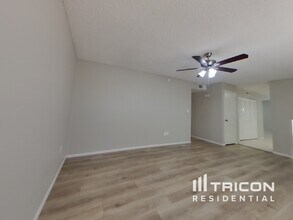 4801 W Larkspur Dr in Glendale, AZ - Building Photo - Building Photo