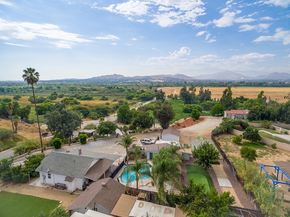 4977 Rubidoux Ave in Riverside, CA - Foto de edificio